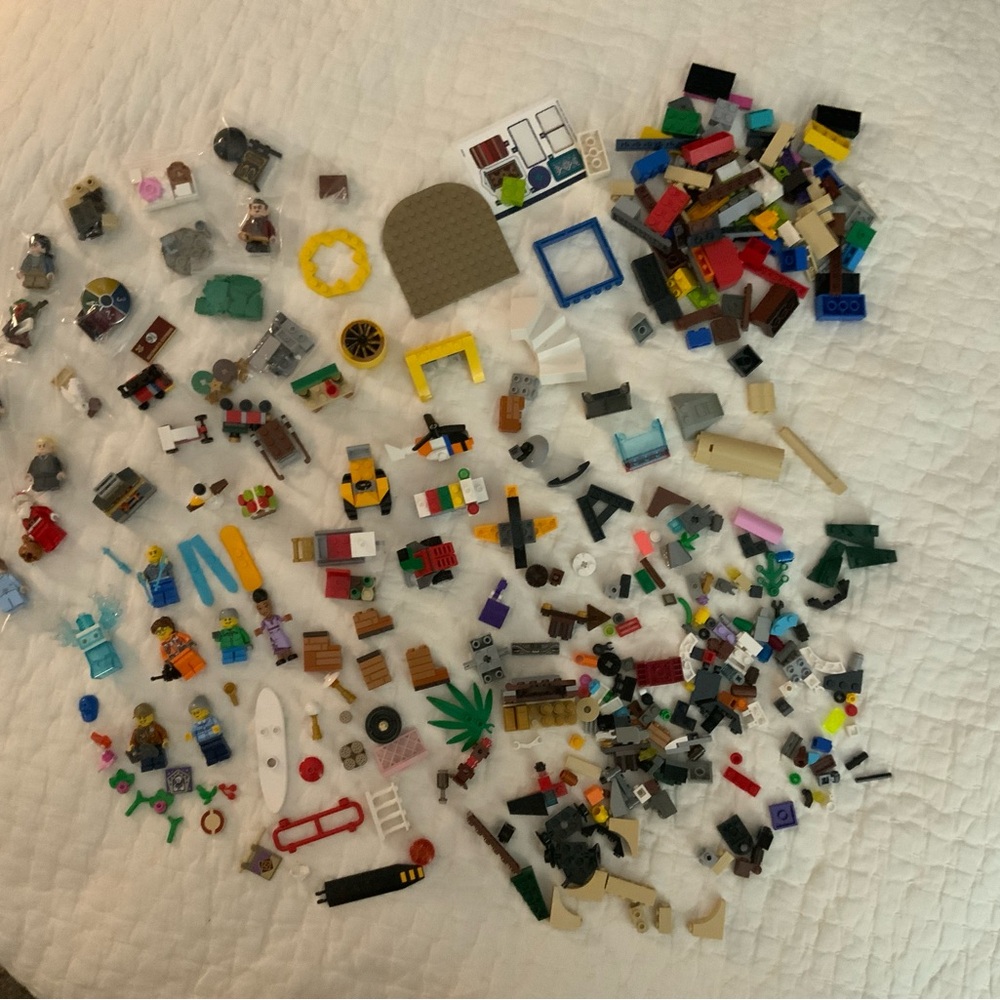 Lego Minifigures Lot w/ Parts and Pieces Mixed Harry Potter & More 1.2lbs